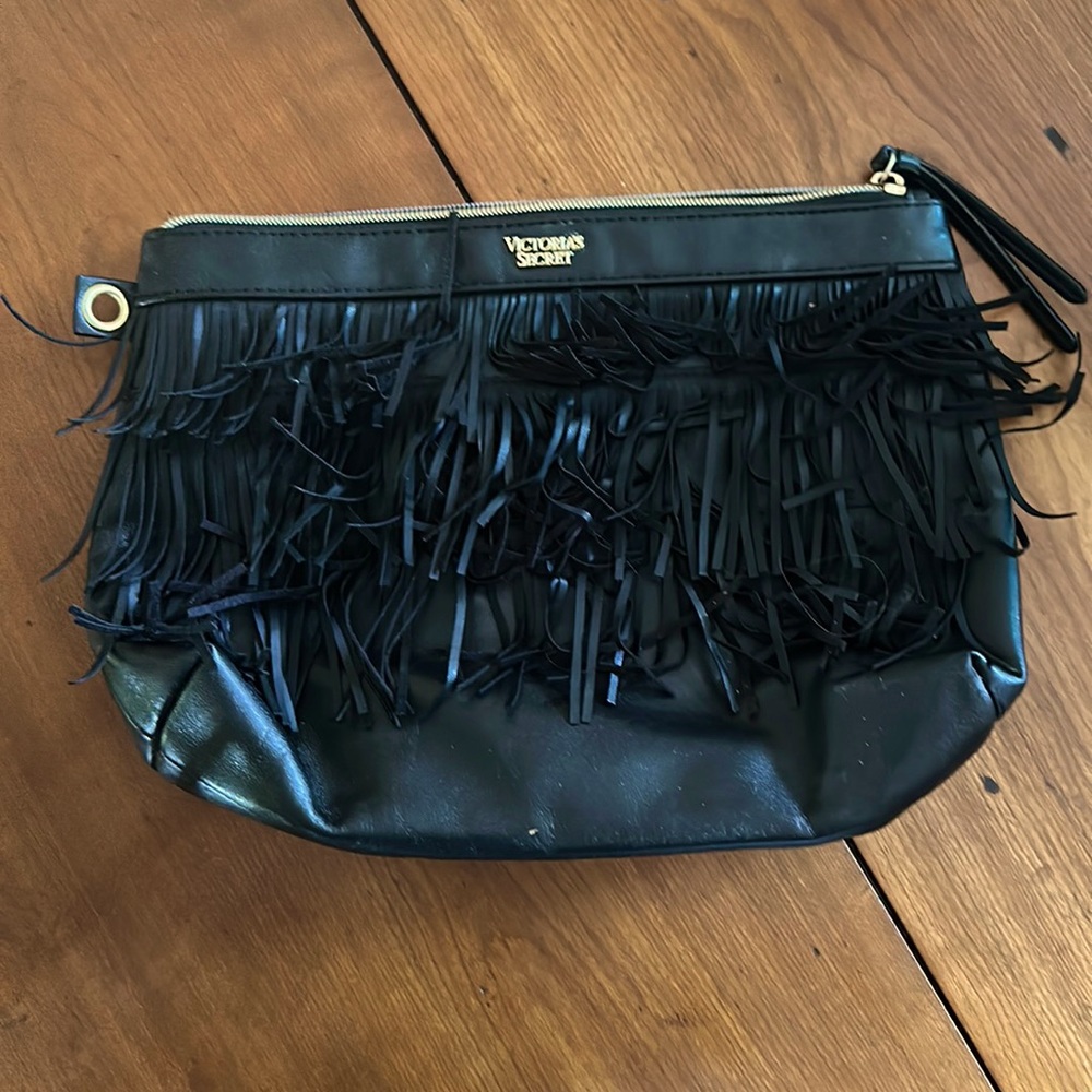 💜Victoria Secret Fringe Clutch